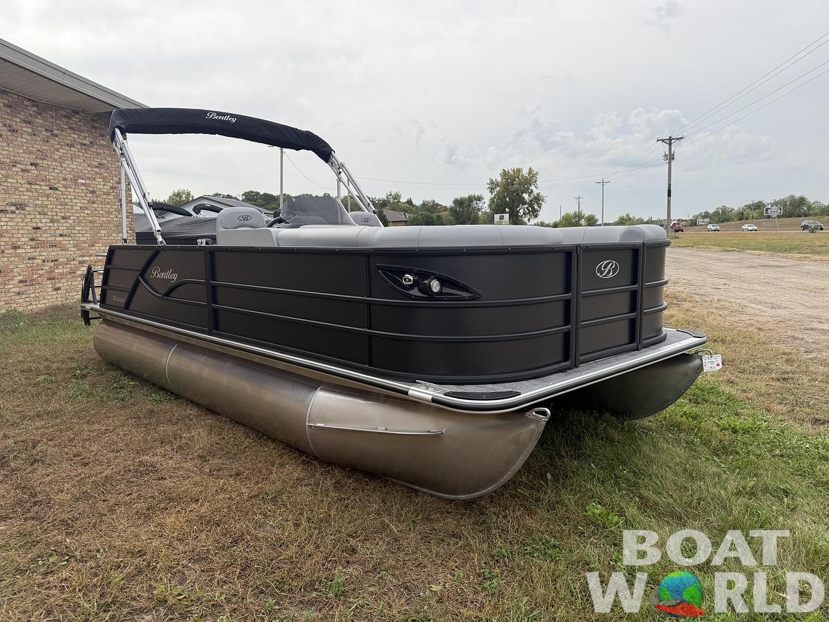 2025 Bentley Pontoons Legacy 200 Swingback