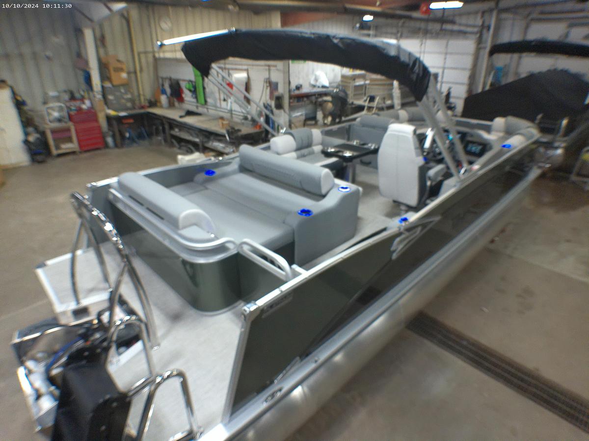2025 Tahoe Pontoons Cascade 2385 Swingback Tritoon & 225HP 4-Stroke EFI