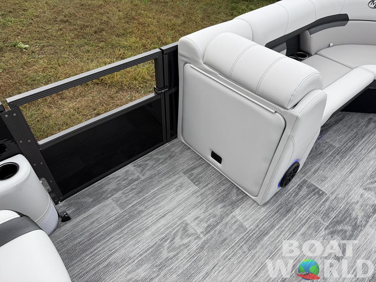 2026 Montego Bay 8522 Quad Lounge Tritoon 