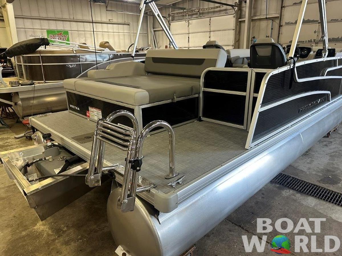 2025 Princecraft Vectra 21 RL SS Swingback Pontoon & Mercury 4-Stroke EFI