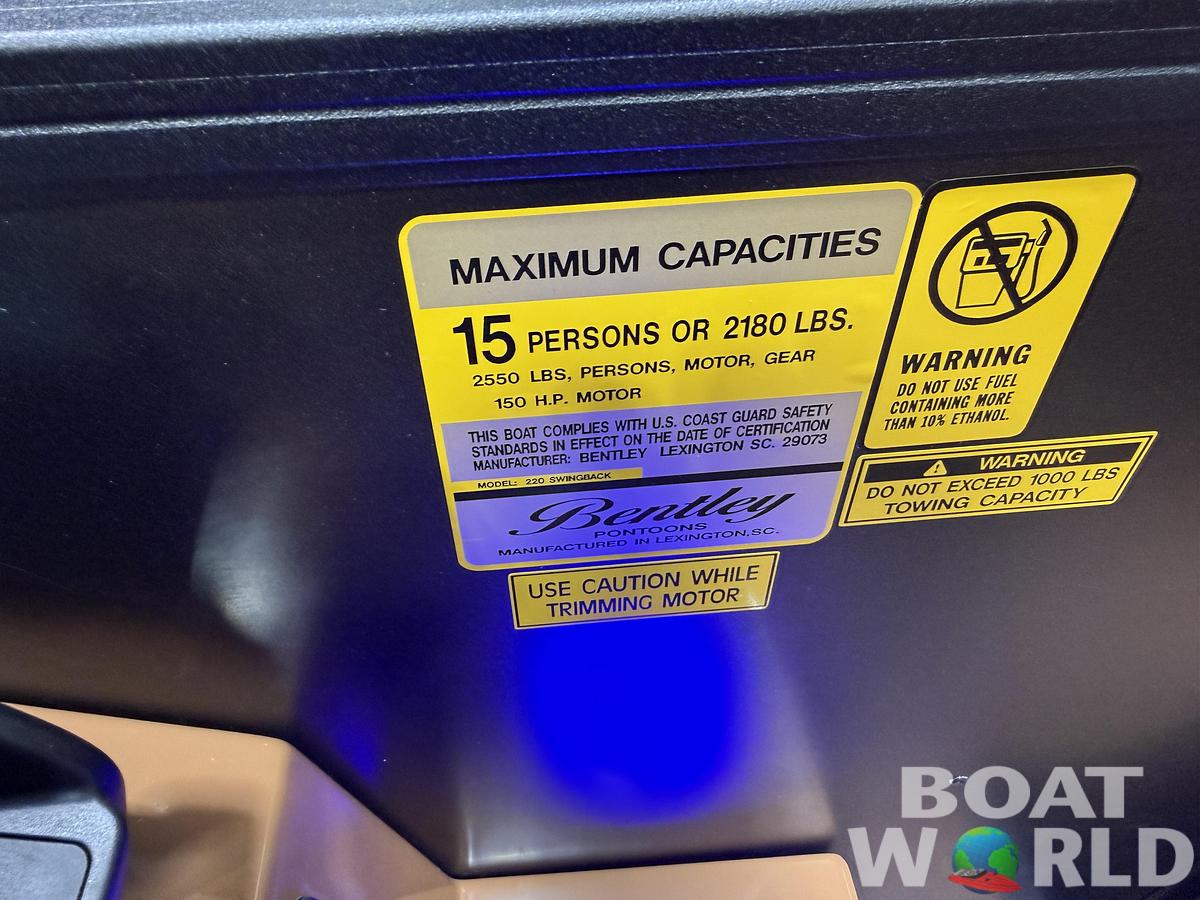 2026 Bentley Pontoons Legacy 220 Swingback 