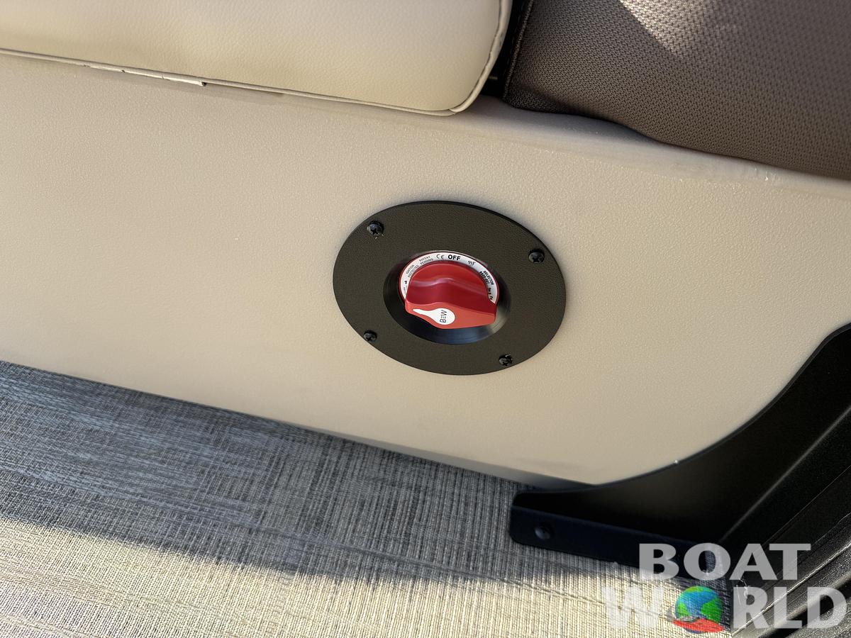 2026 Bentley Pontoons Legacy 223 Navigator DL Quad Lounge Tritoon & Honda 4-Stroke EFI