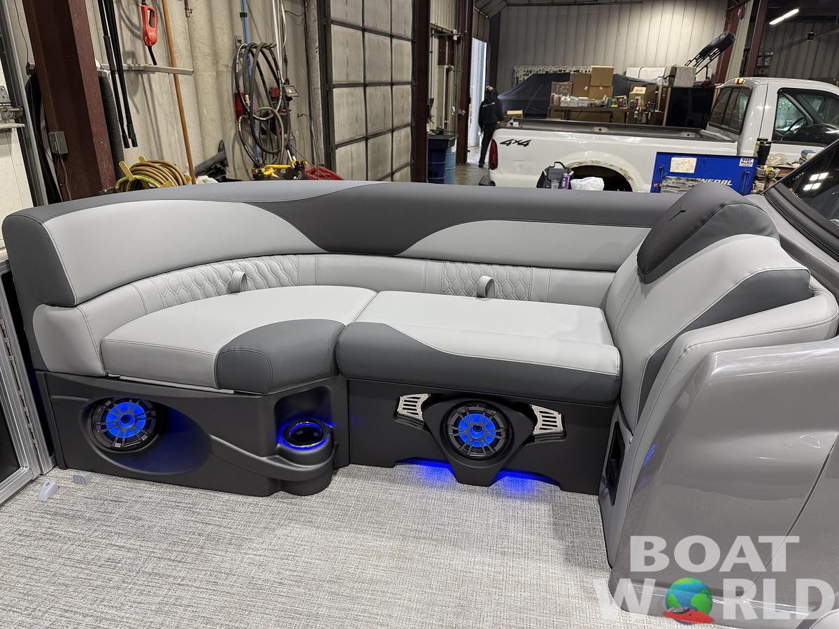 2026 Tahoe Pontoons LTZ 2385 Swingback (VRB) Windshield Tritoon