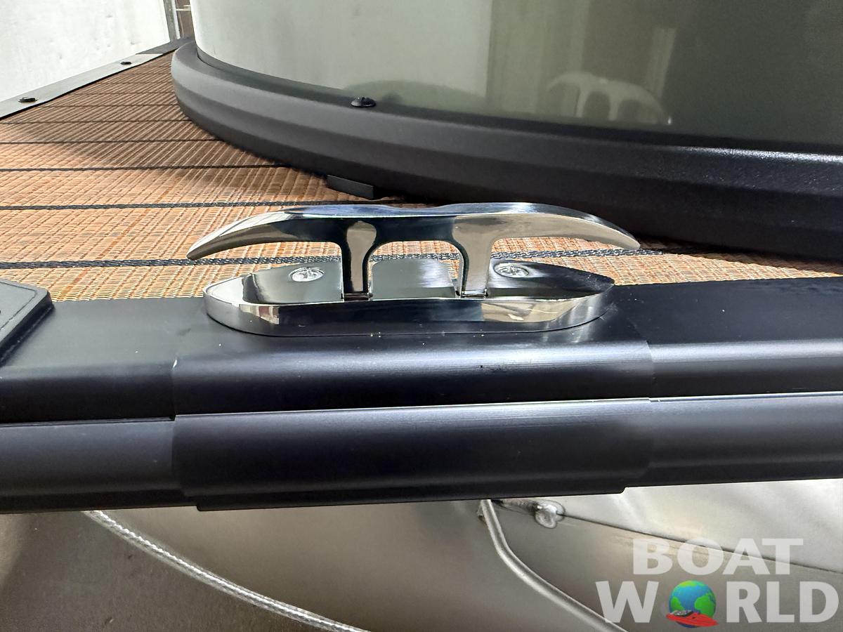 2026 Bentley Pontoons Elite 223 Swingback Tritoon & 200HP 