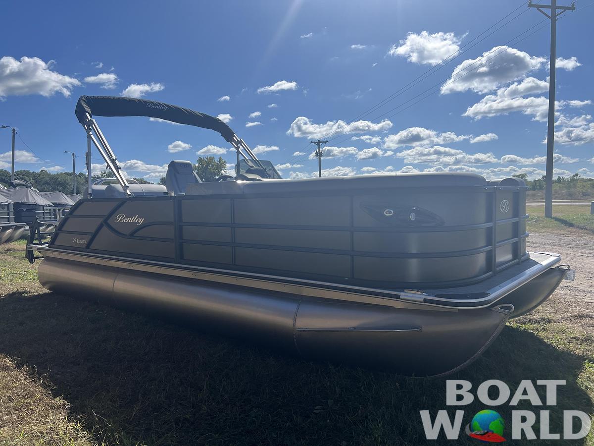 2026 Bentley Pontoons Legacy 220 QSB Swingback