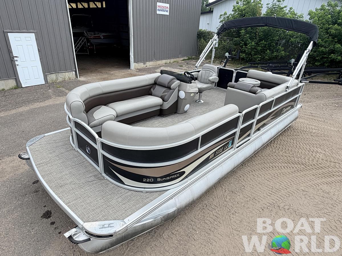 Used 2016 Premier 220 SunSpree & 50HP Honda 4Stroke -$24,995