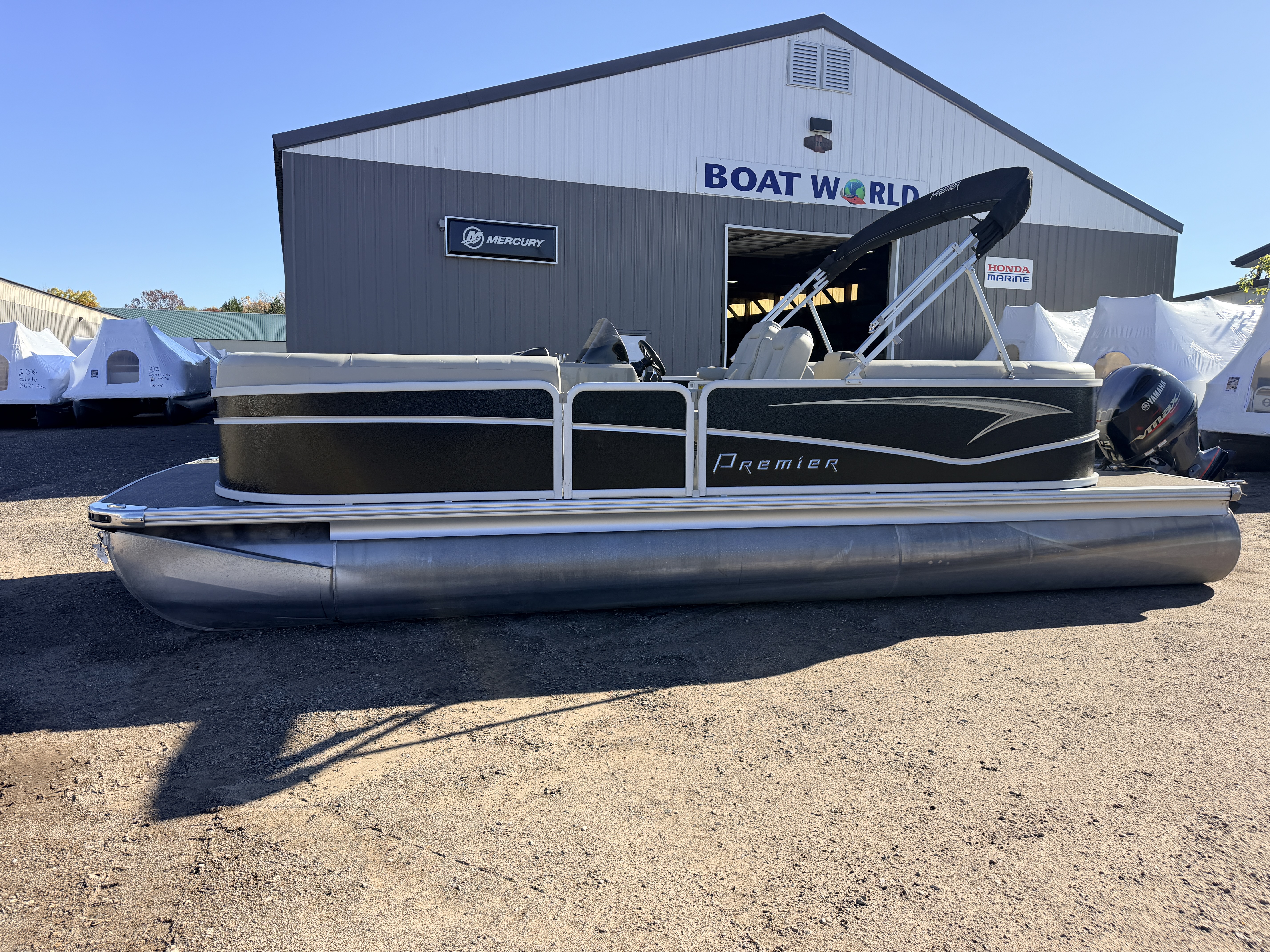 Used 2022 Premier 230 SunSpree RF & 116HP Yamaha 4Stroke -$34,995
