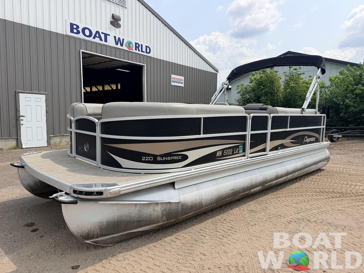 Used 2016 Premier 220 SunSpree & 50HP Honda 4Stroke -$24,995