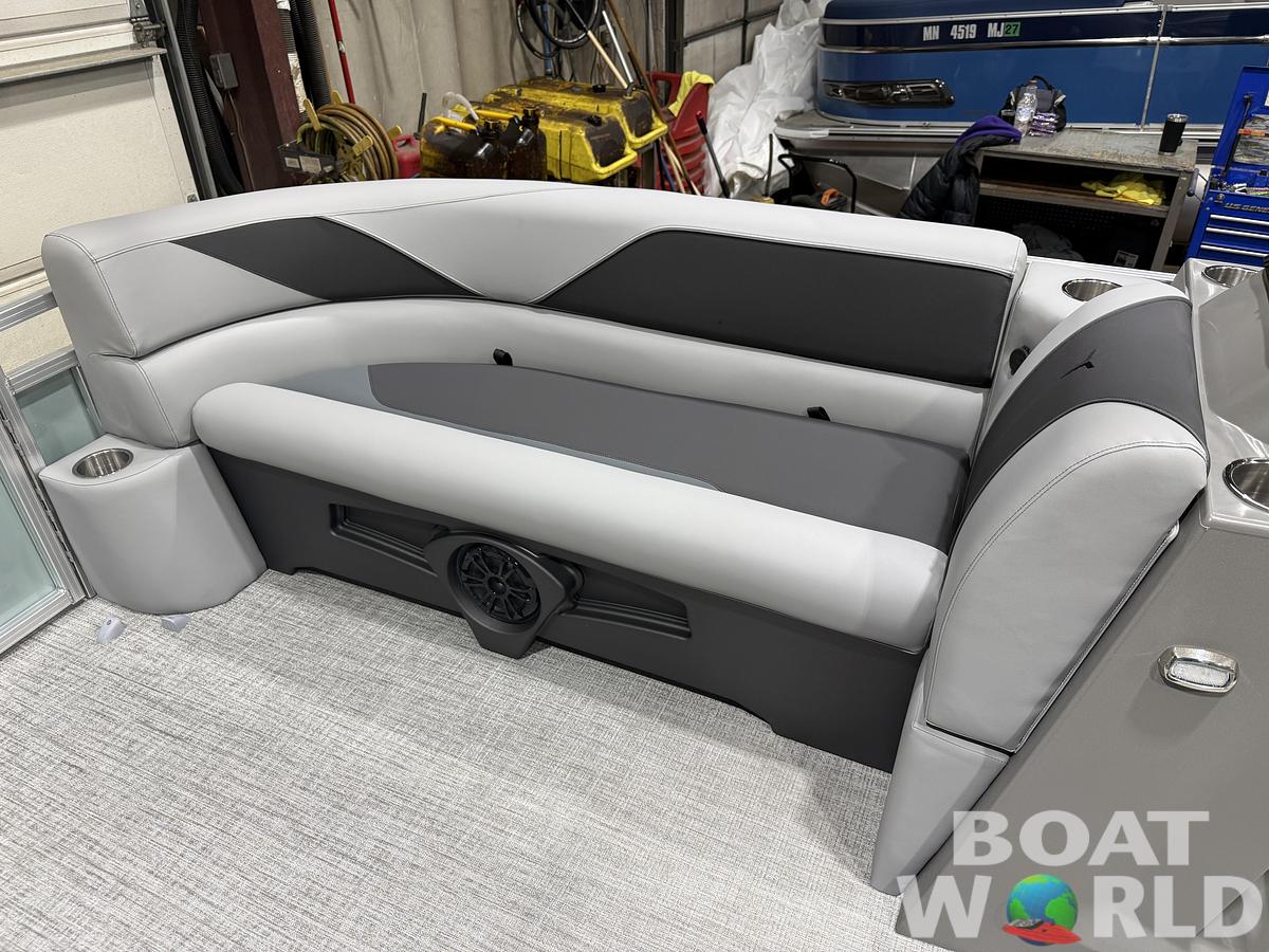 2026 Tahoe Sport VRB 2385 Swingback & 4-Stroke $34995