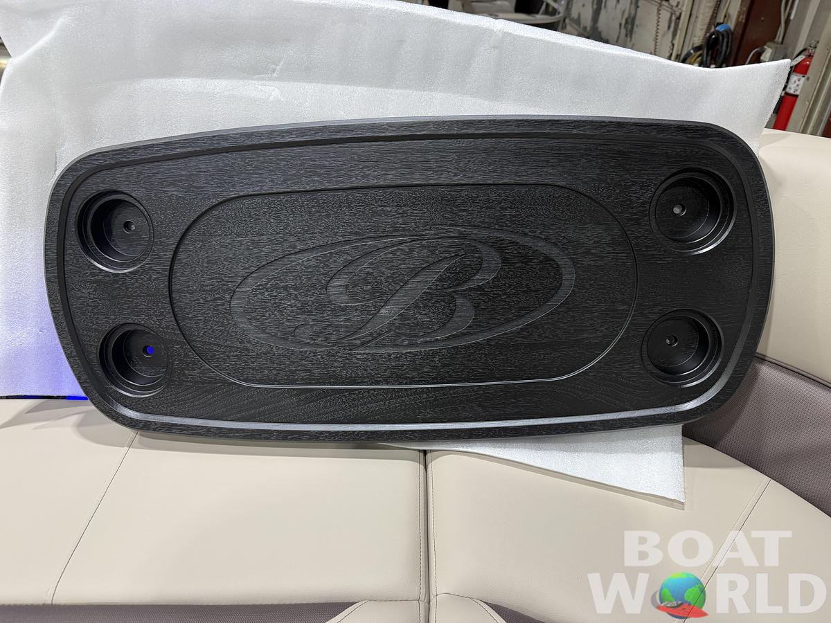 2026 Bentley Pontoons Legacy 223 Navigator Quad Lounge Tritoon