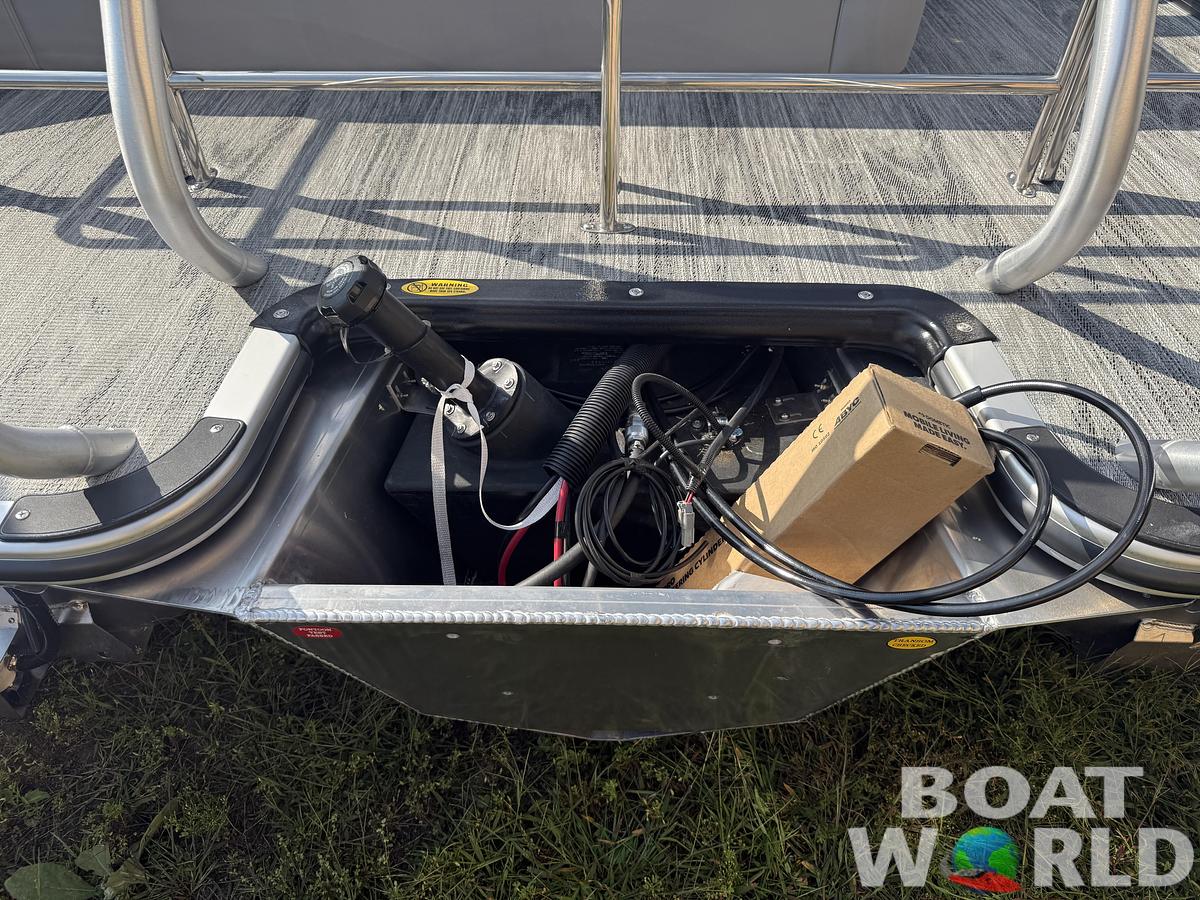 2026 Bentley Pontoons Legacy 223 Swingback Tritoon & Honda 4-Stroke EFI