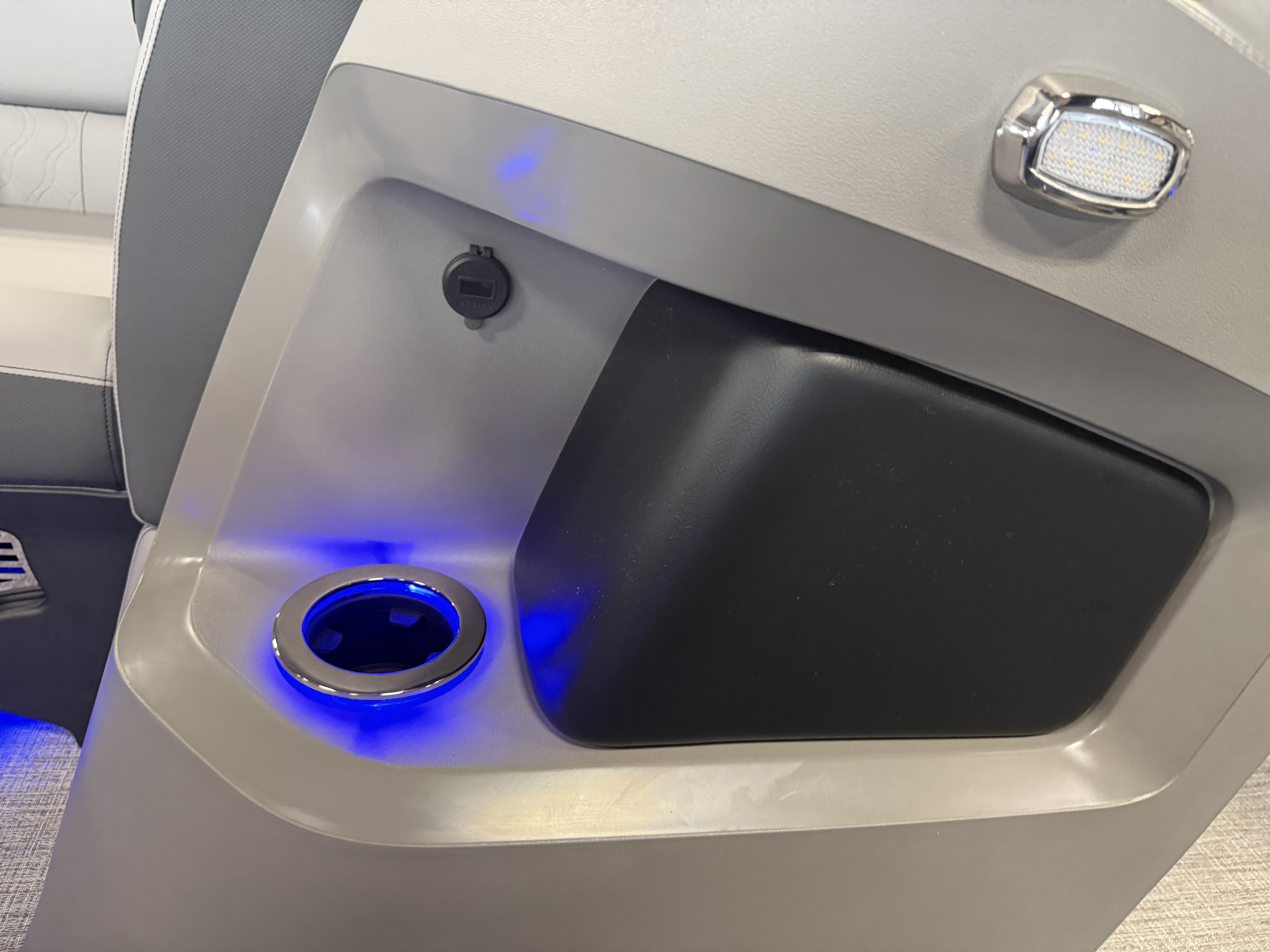 2027 Tahoe LTZ 300HP QLS 2385 Tritoon $71,995