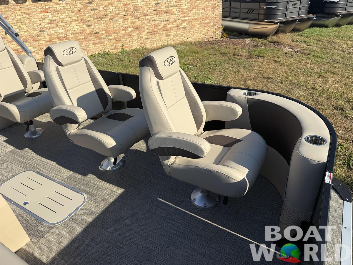 2026 Bentley Pontoons Legacy 223 Navigator DL Quad Lounge Tritoon & Honda 4-Stroke EFI