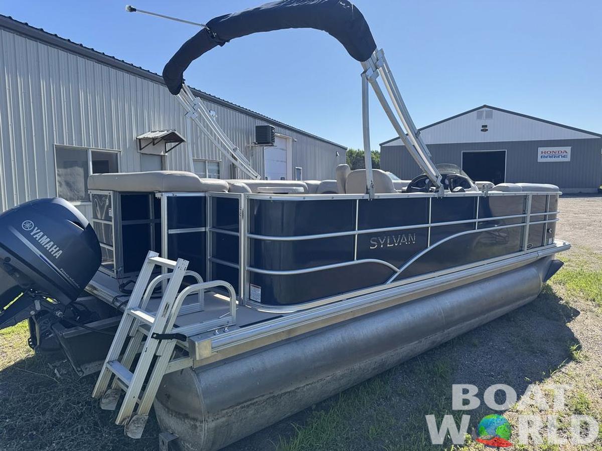 Used 2016 Sylvan 820 Cruise Pontoon