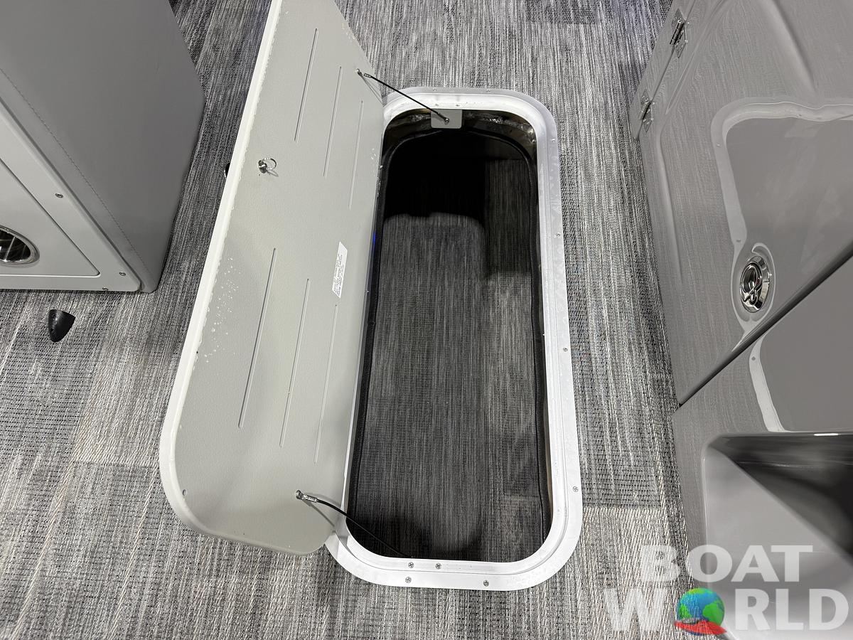 2026 Bentley Pontoons Legacy 223 Navigator Quad Lounge Tritoon