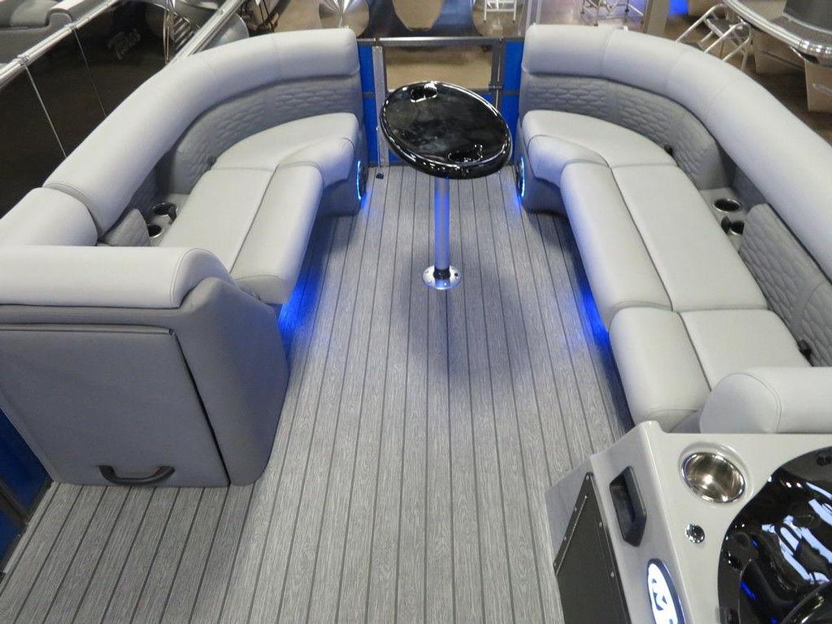 2023 Montego Bay ST8524 Swingback Tritoon Deluxe Pontoon & Honda 200HP 4-Stroke EFI