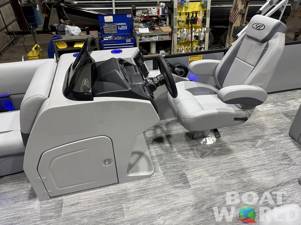 2026 Bentley Pontoons Legacy 220 Swingback 