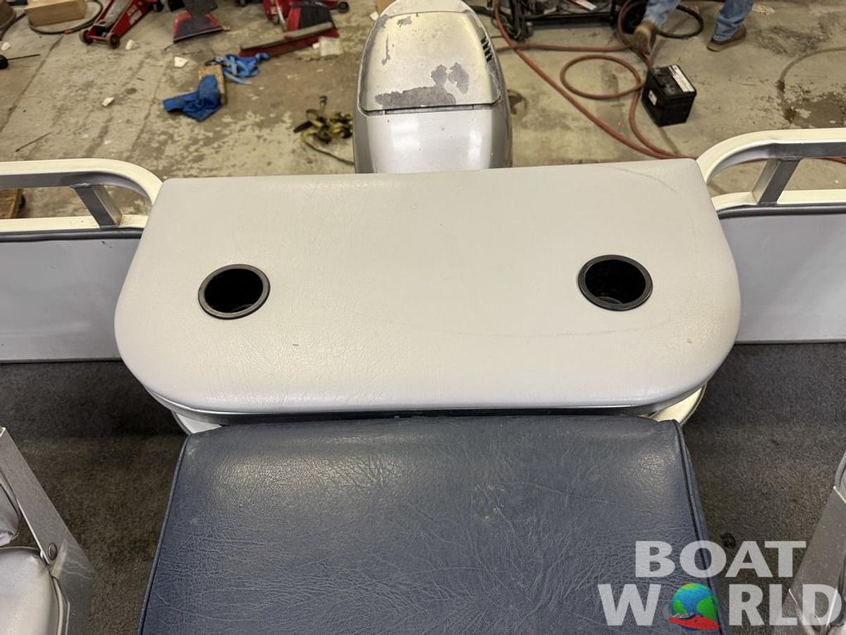 Used 2002 TMC 2200 FM Pontoon