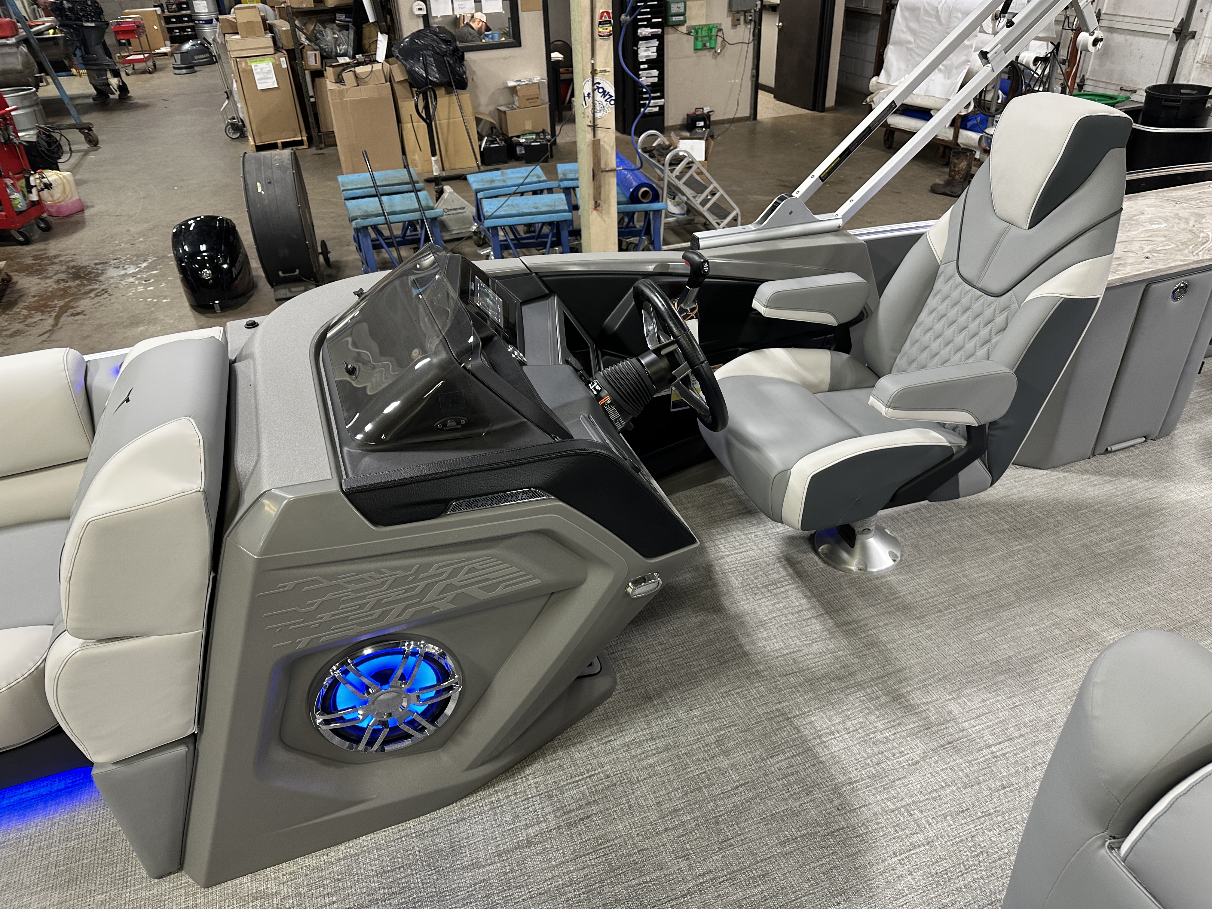 2025 Tahoe Pontoons Cascade 2385 Cruise Rear Bench (CRB) & Honda 4-Stroke EFI