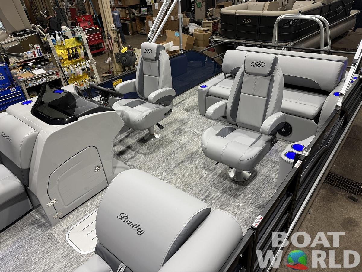 2026 Bentley Pontoons Legacy 223 Swingback Tritoon 