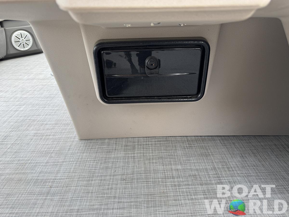 Used 2024 Princecraft Vectra 21 RL Dinette Swingback Pontoon