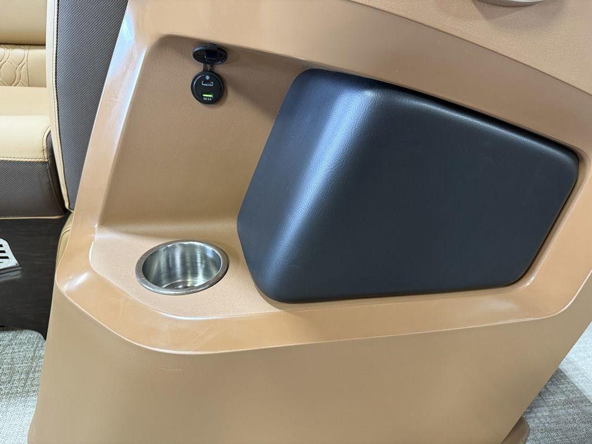 2025 Tahoe Pontoons LTZ 2385 Quad Lounge Shift Flip & Honda 4-Stroke EFI