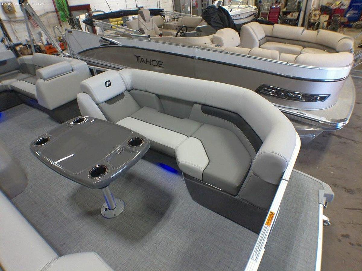 2025 Princecraft Vectra 23 RL Swingback Lounge Pontoon & Mercury 4-Stroke EFI