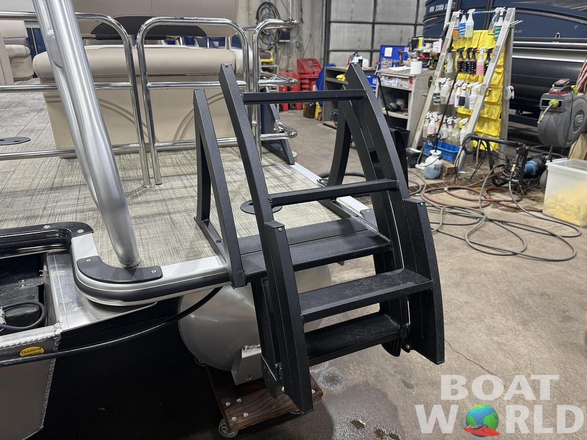 2026 Bentley Pontoons Legacy 220 QSB Swingback 