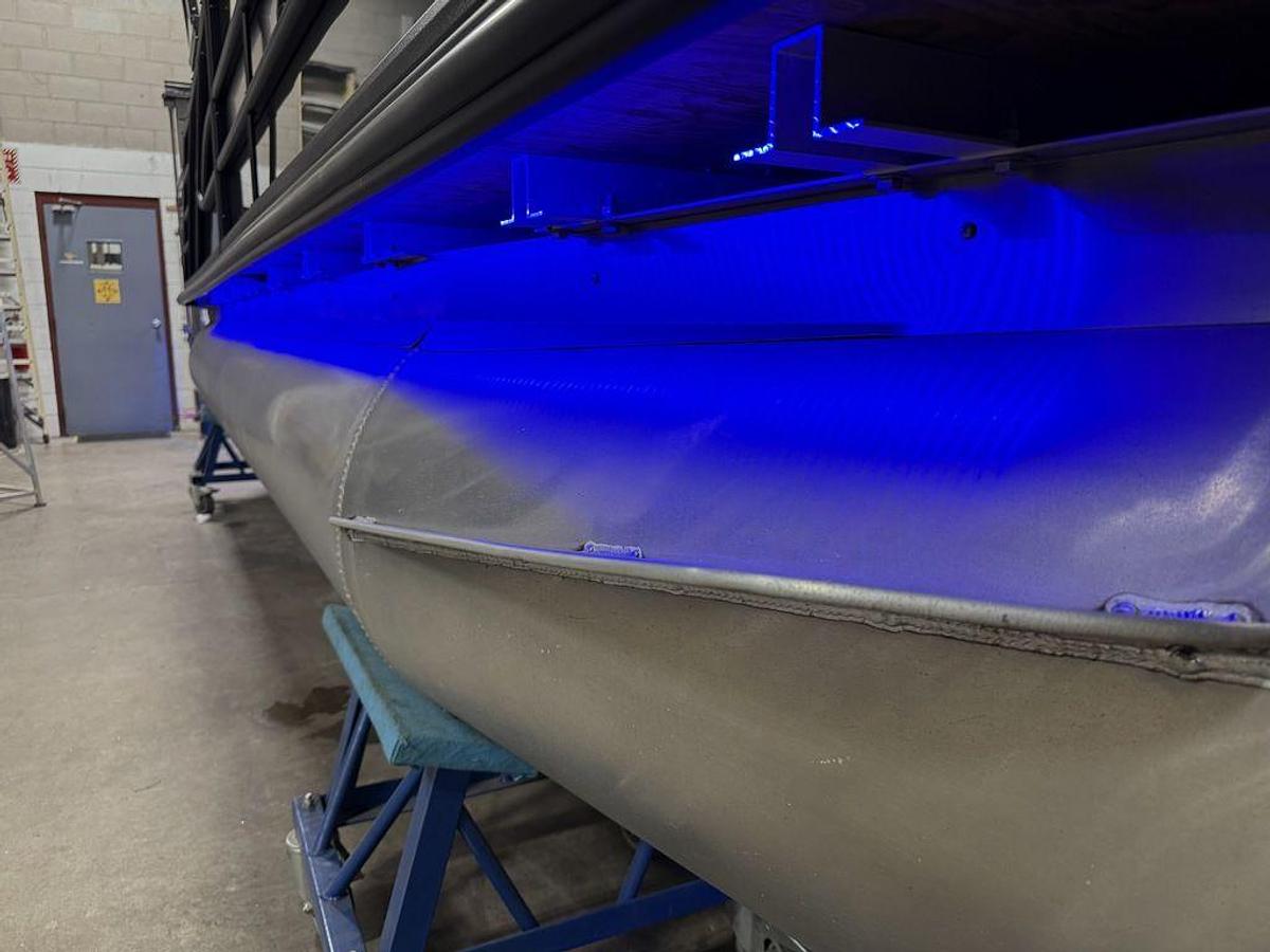 2025 Bentley Pontoons Elite 223 Swingback Tritoon & Honda 4-Stroke EFI