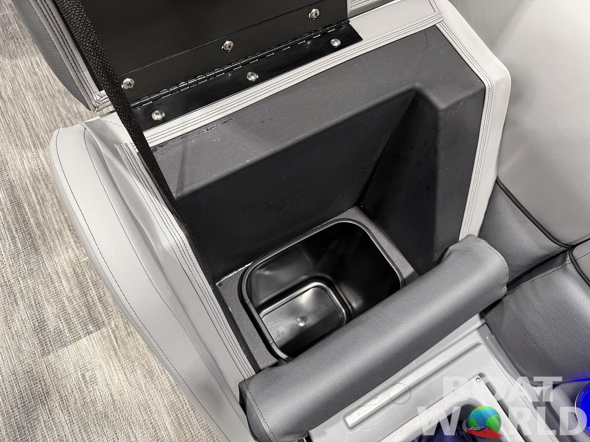 2026 Bentley Pontoons Legacy 220 Swingback 