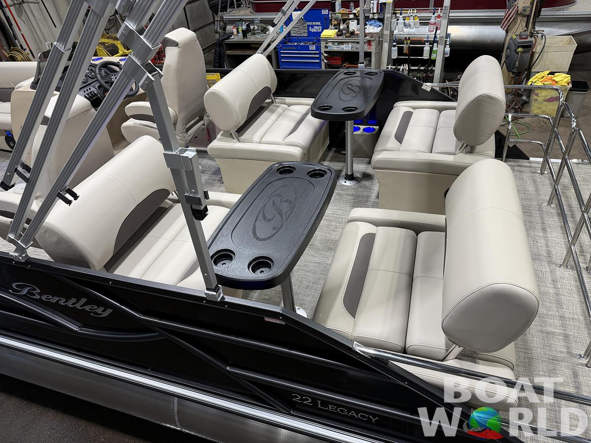 2026 Bentley Pontoons Legacy 223 QSB Swingback Tritoon 