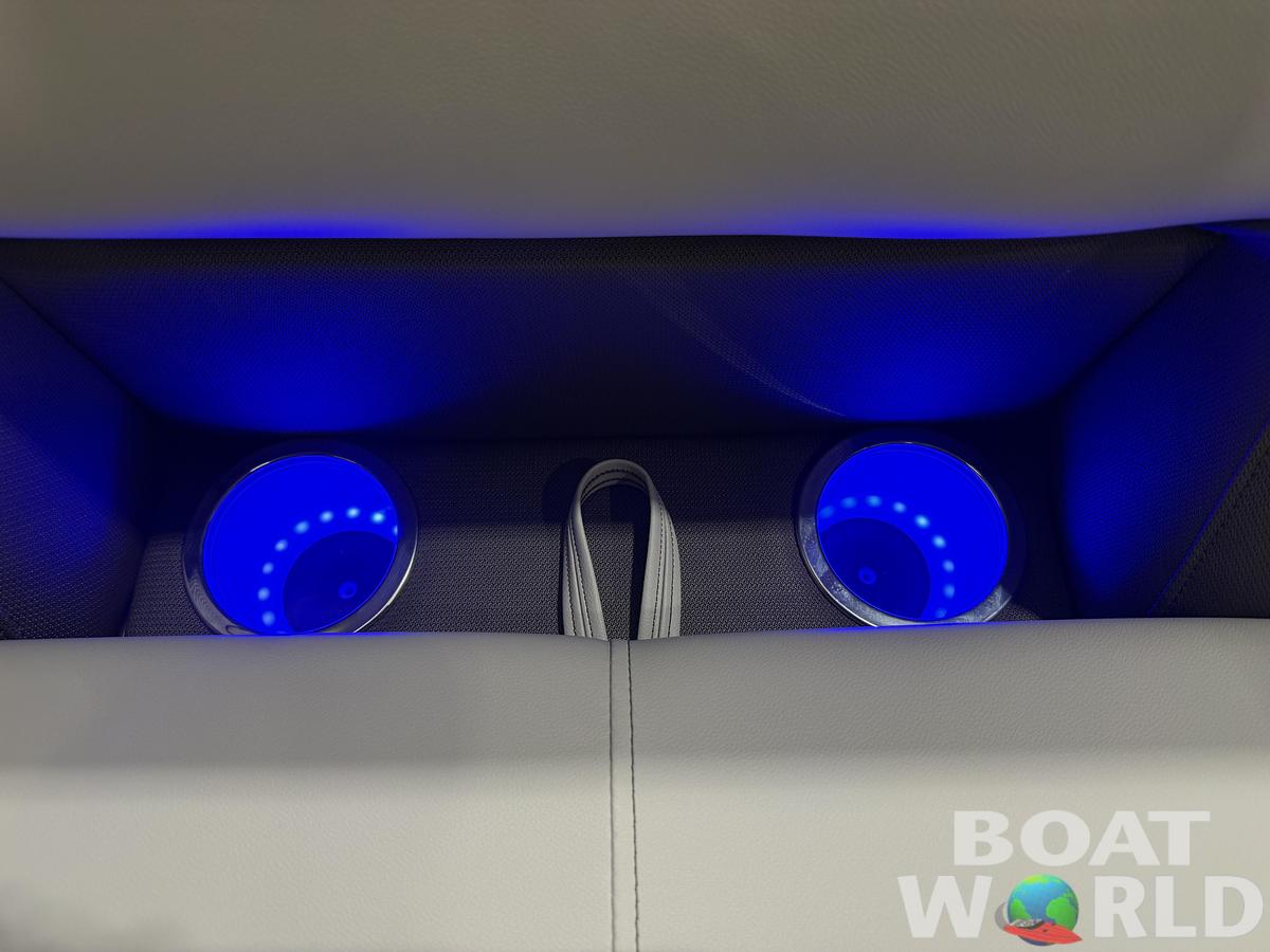 2026 Bentley Pontoons Legacy 223 Navigator Quad Lounge Tritoon