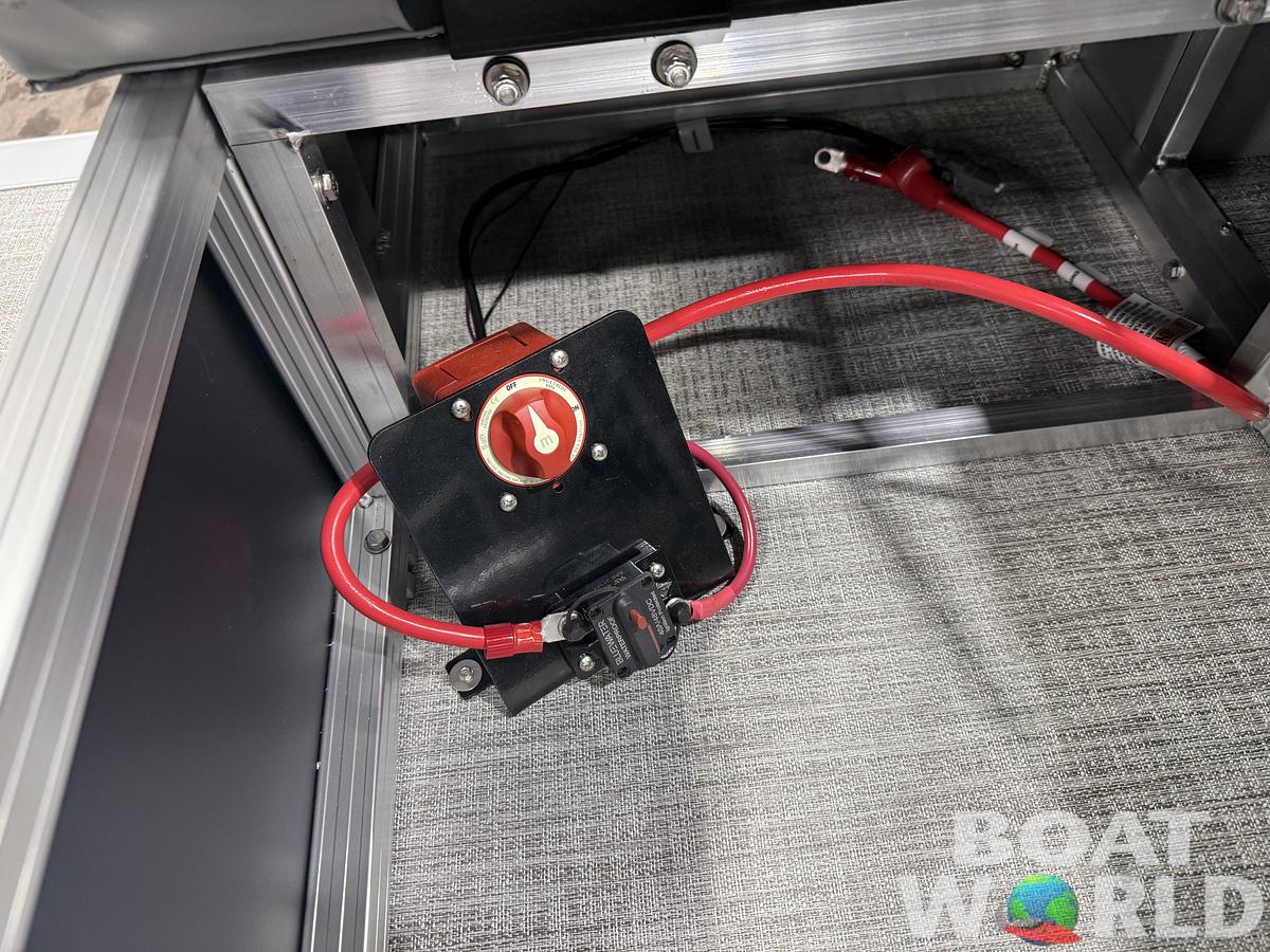 2026 Tahoe Sport VRB 2385 Swingback & 4-Stroke $34995