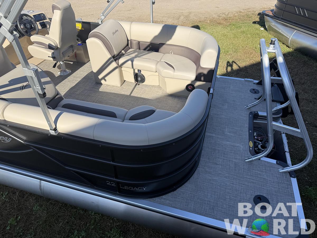 2026 Bentley Pontoons Legacy 220 Navigator DL Quad Lounge