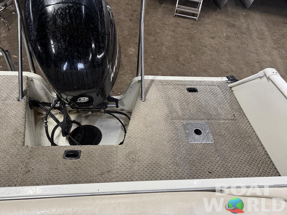 Used 2007 Lowe Suncruiser Tahiti 224 Deck Boat