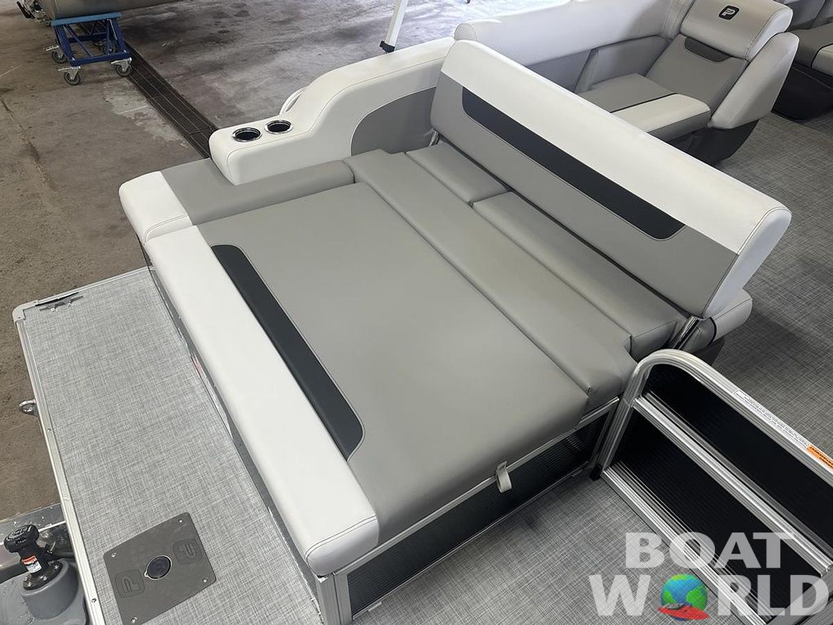 2025 Princecraft Vectra 21 RL Lounge Swingback & Mercury 4-Stroke EFI