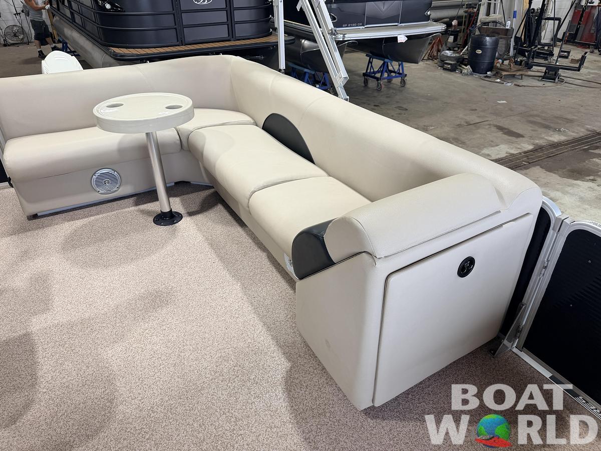 Used 2016 Weeres 220 Cadet Cruise & 90HP Evinrude ETec -17,995