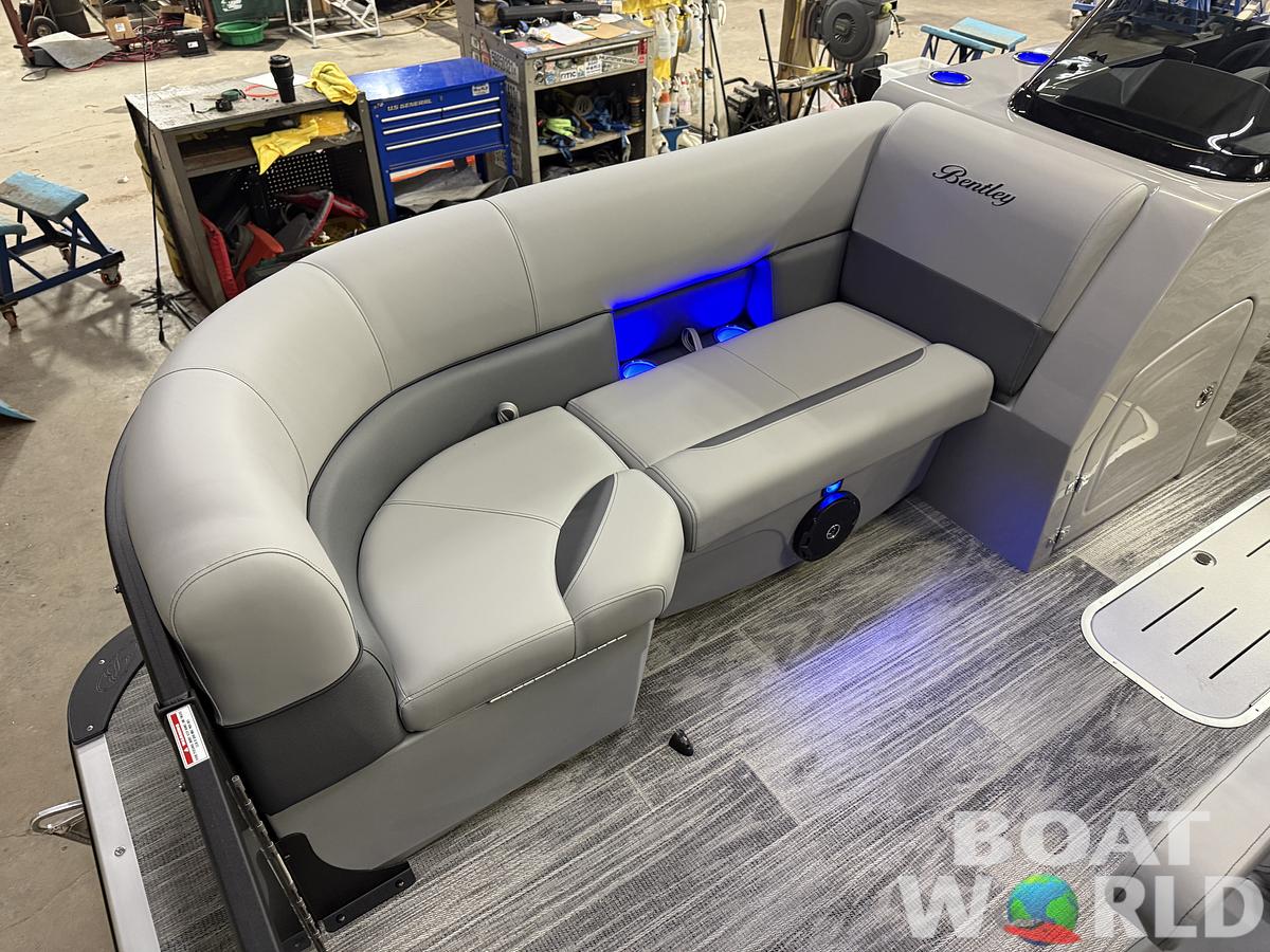 2025 Bentley Pontoons Legacy 223 Navigator Quad Lounge Tritoon & Honda 4-Stroke EFI