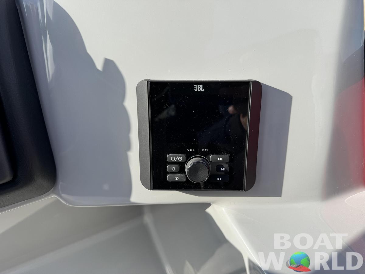 2026 Bentley Pontoons Legacy 200 Swingback