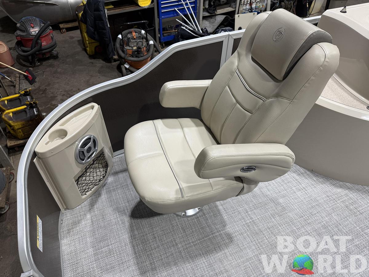 Used 2016 Premier 220 Castaway