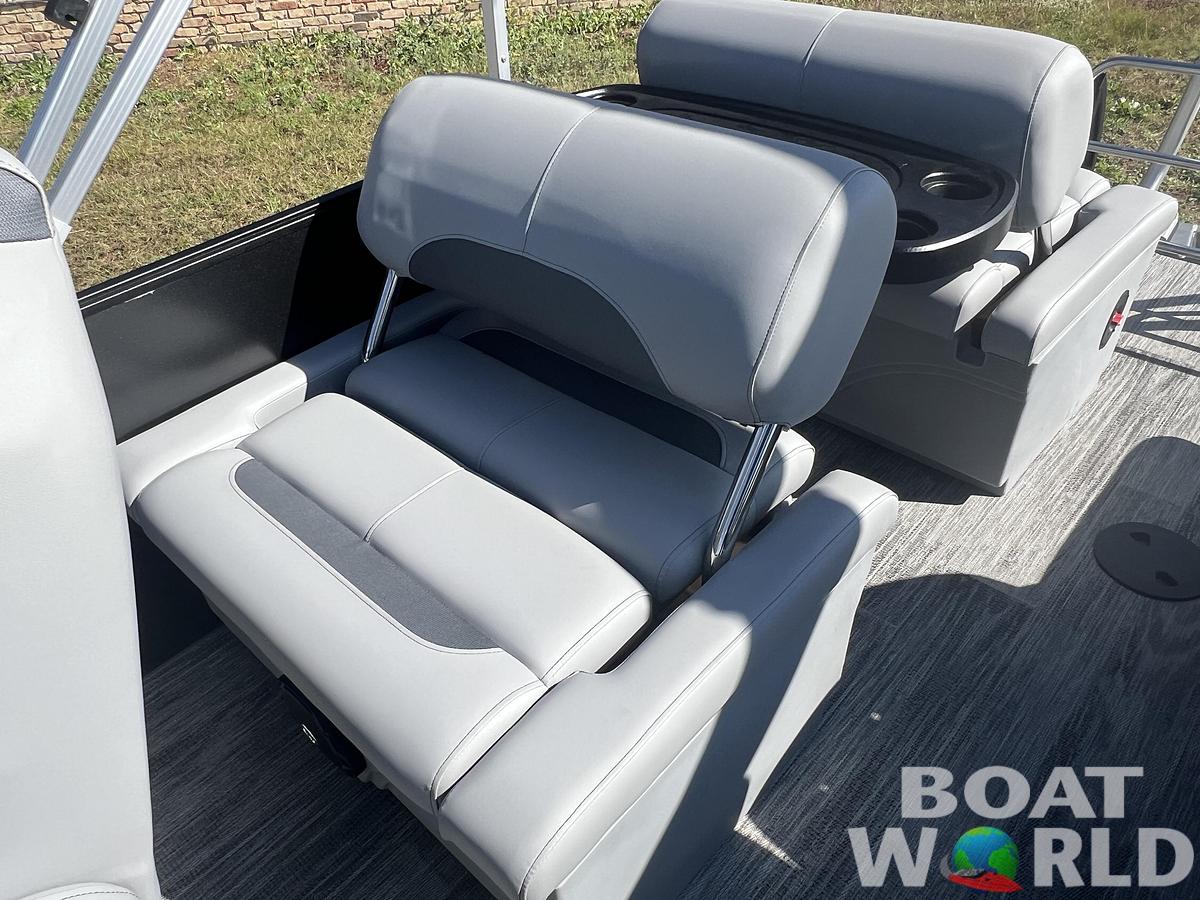 2026 Bentley Pontoons Legacy 220 QSB Swingback