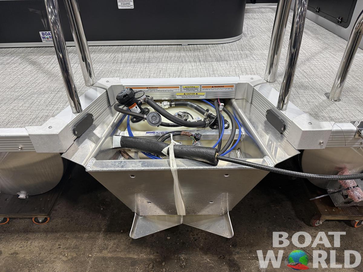 2026 Tahoe Sport VRB 2385 Swingback & 4-Stroke $34995