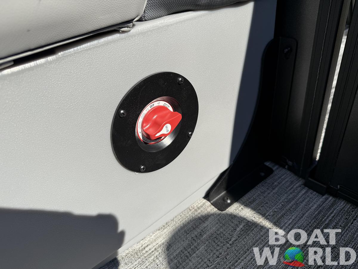 2026 Bentley Pontoons Legacy 220 Navigator Quad Lounge 