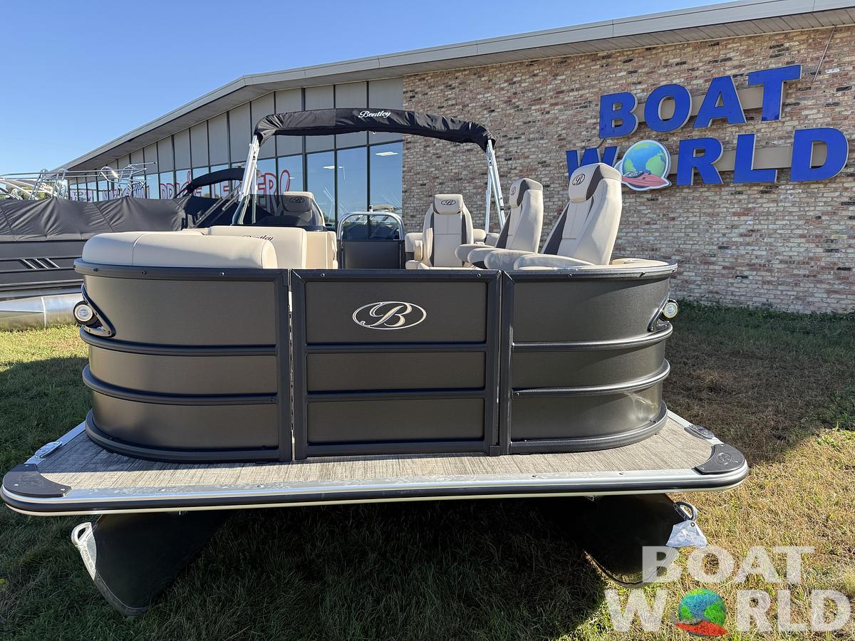 2026 Bentley Pontoons Legacy 220 Navigator DL Quad Lounge