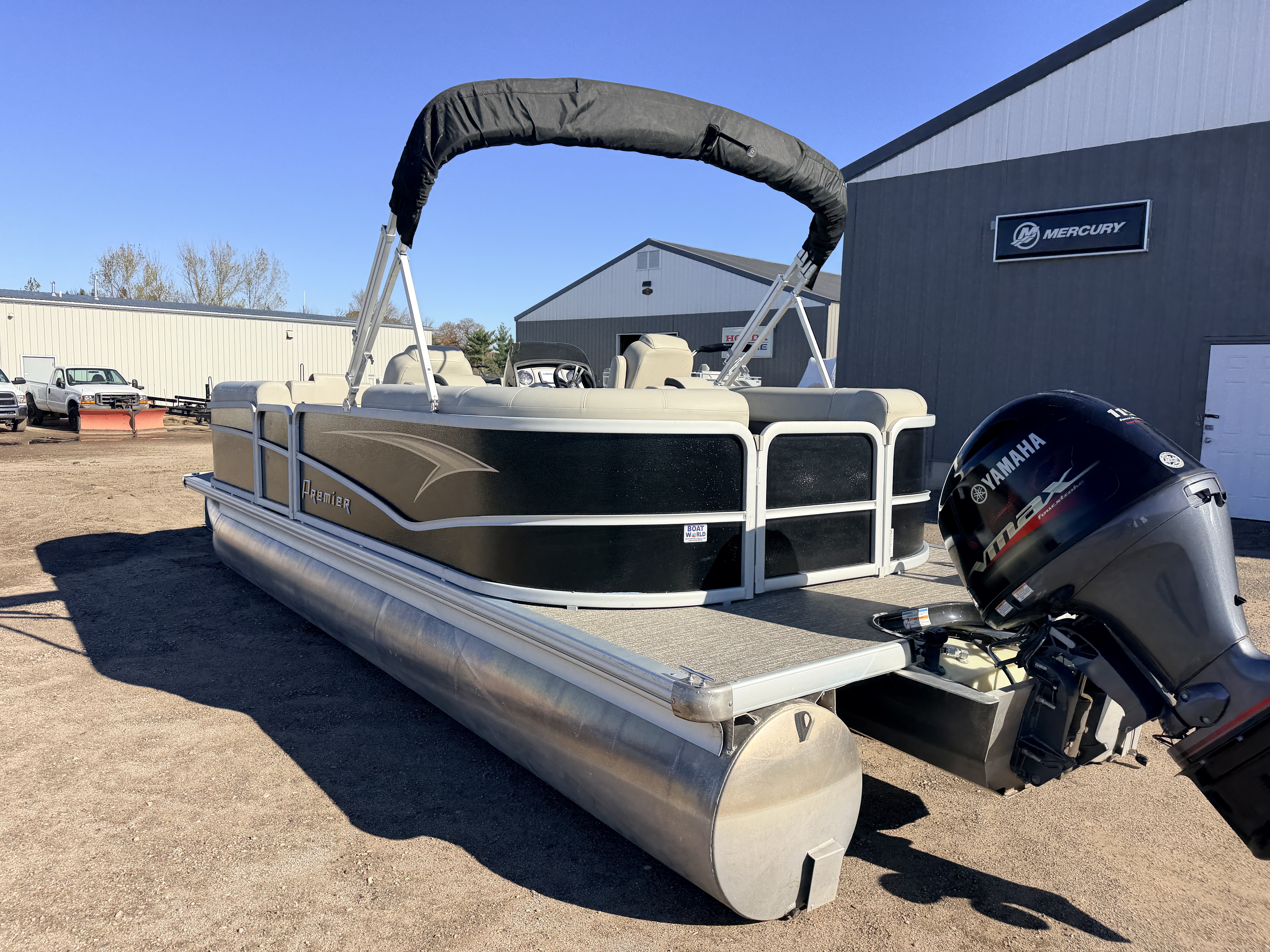 Used 2022 Premier 230 SunSpree RF & 116HP Yamaha 4Stroke -$34,995