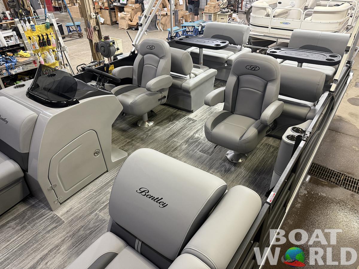 2026 Bentley Pontoons Legacy 220 QSB Swingback & 4-Stroke EFI