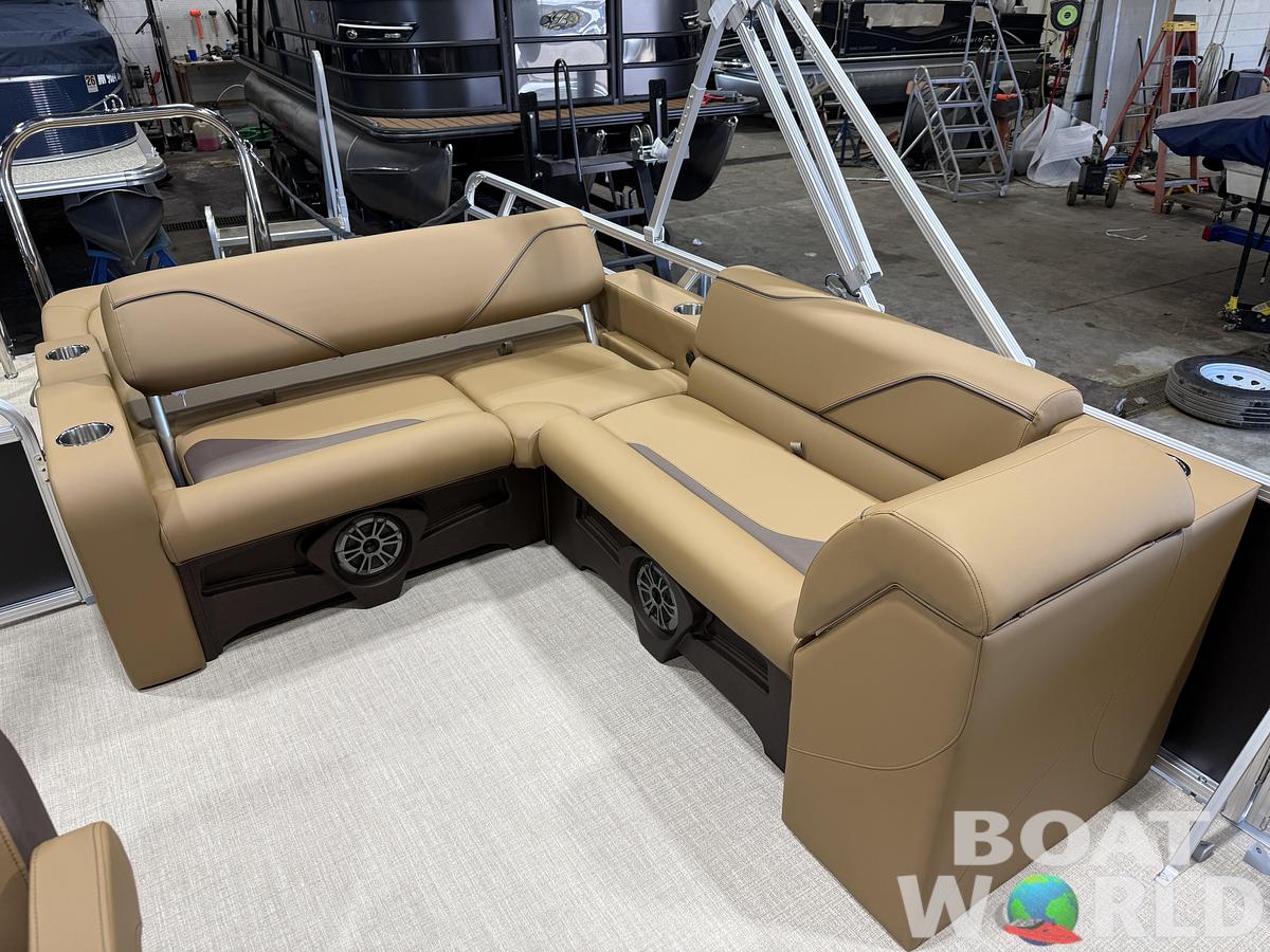2027 Tahoe Sport VRB SE 2385 Swingback & 4-Stroke $35995
