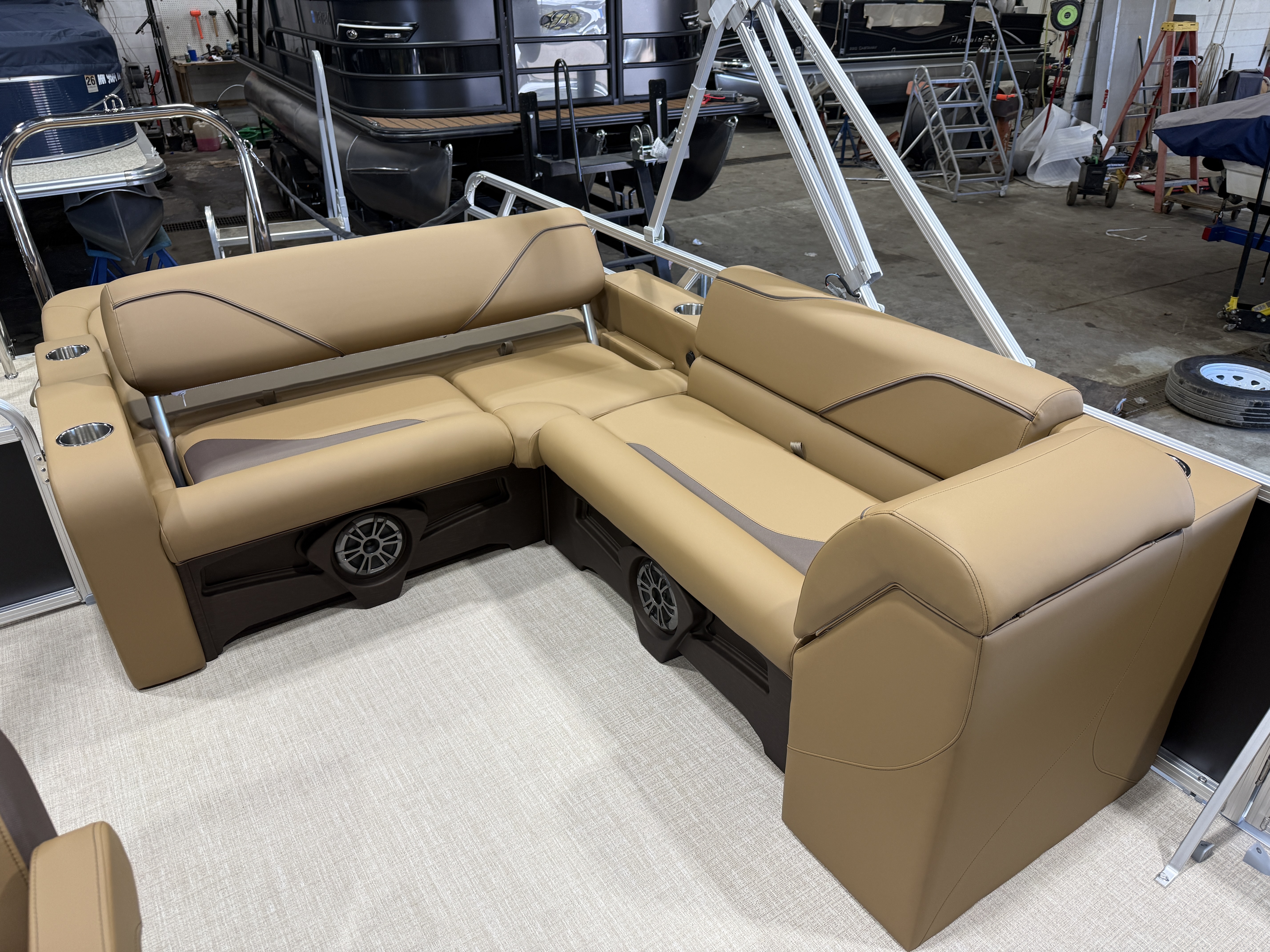 2027 Tahoe Sport VRB SE 2385 Swingback & 4-Stroke $35995