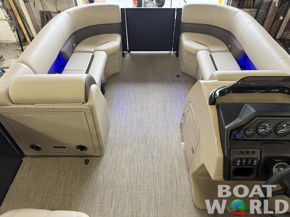 2025 Bentley Pontoons Legacy 220 Navigator Quad Lounge & Honda 4-Stroke EFI