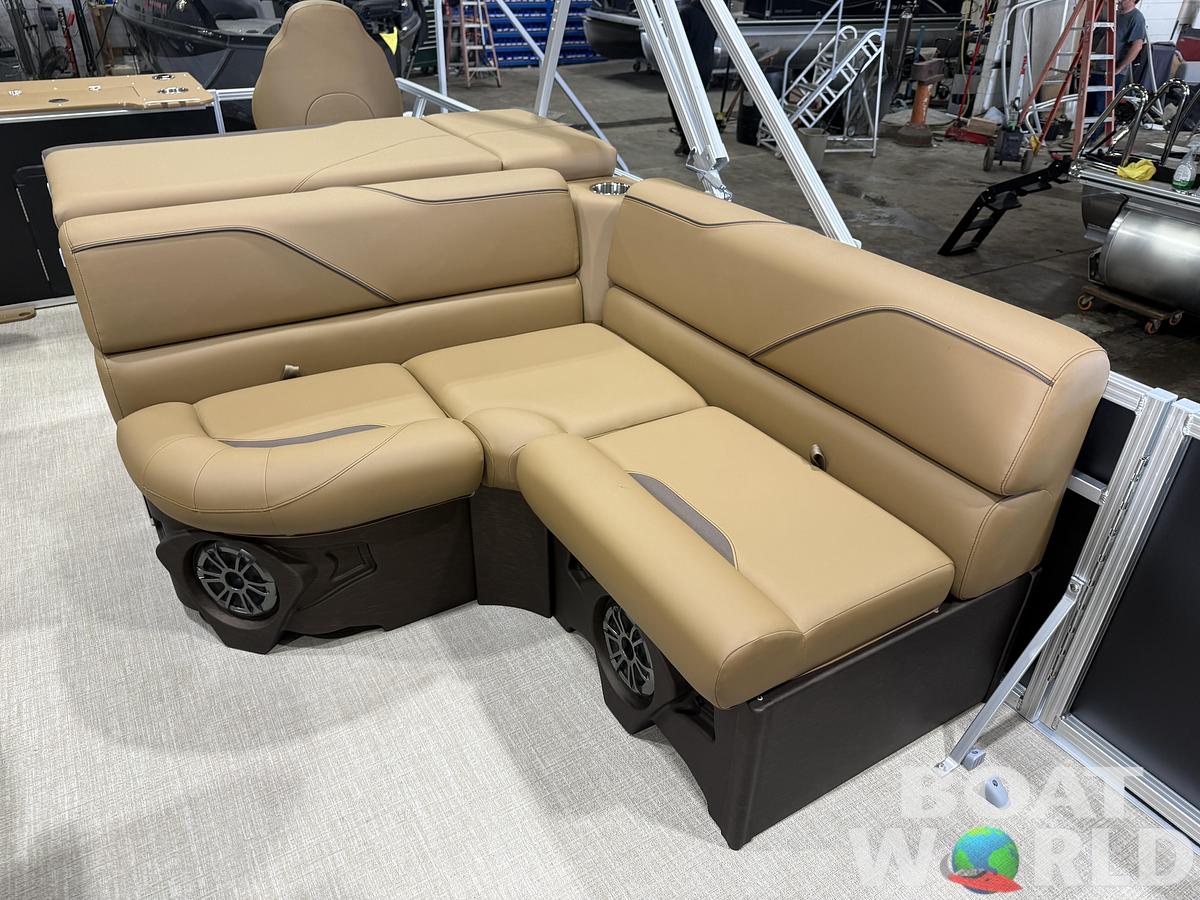 2027 Tahoe Sport Rear Fish 2385 & 4-Stroke $37995